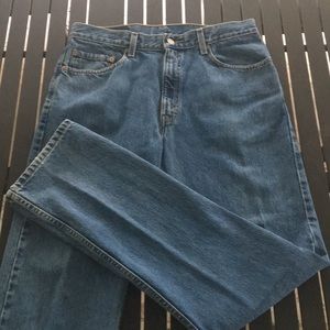Light wash men’s Levi jeans